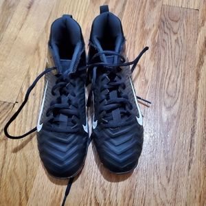 Nike Kids' Alpha Menace Shark 2 Football Cleats